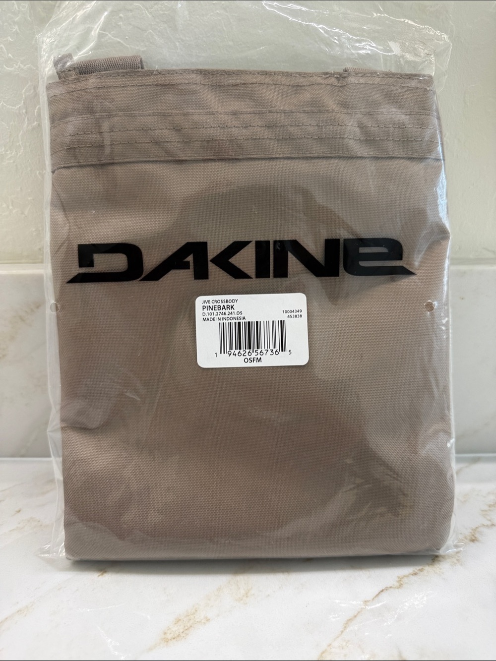 8 x 9.5 Dakine Pinebark crossbody bag inTaupe nwt